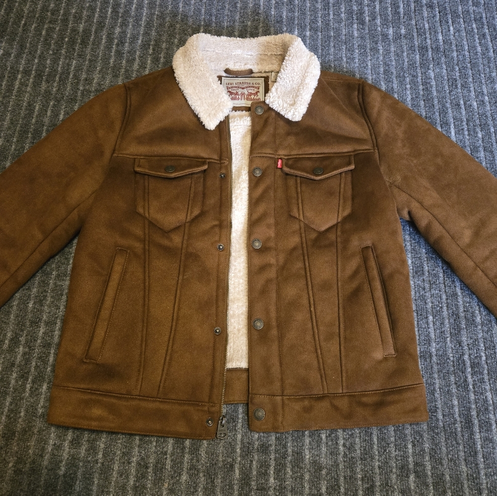 Levi's Men's Faux Sherpa Lined Suede Trucker Jacket. Men's Medium. Brown